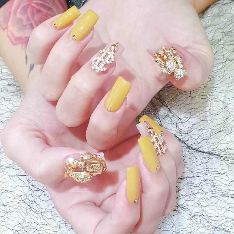 Nail vàng đính đá