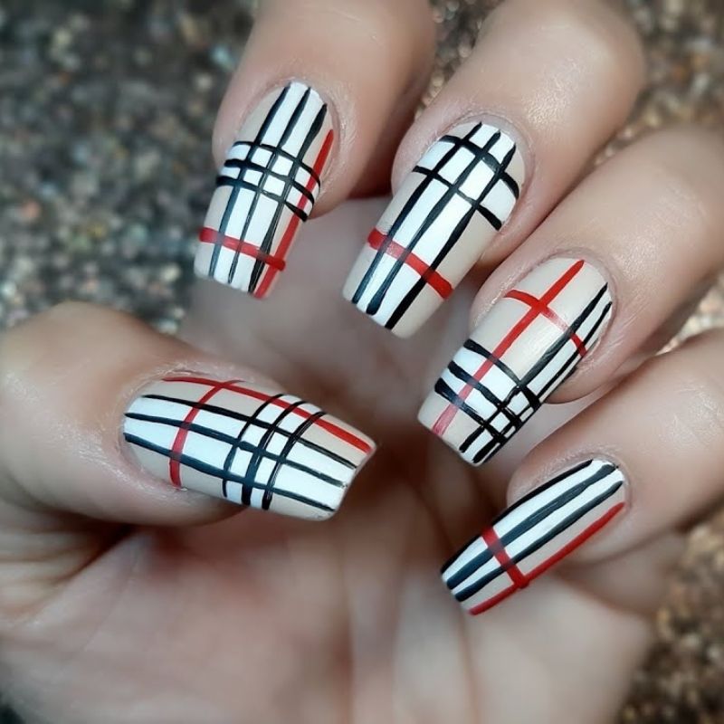 Họa tiết chi mẫu nail thương hiệu thời trang đơn giản