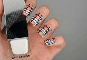 Đề xuất các mẫu nail Burberry đẹp cho nàng sang chảnh