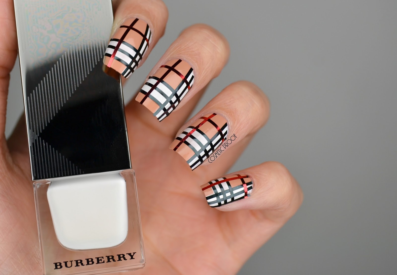 Mẫu móng burberry