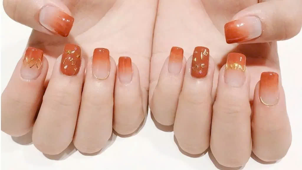 Mẫu nail cam