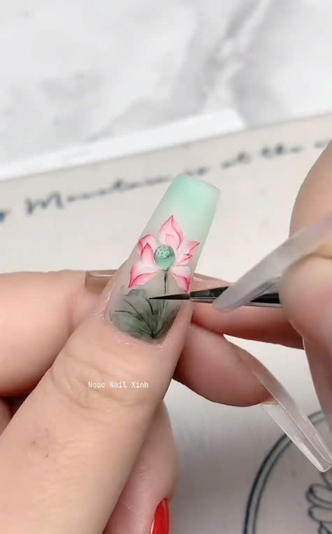 Mẫu nail hoa sen