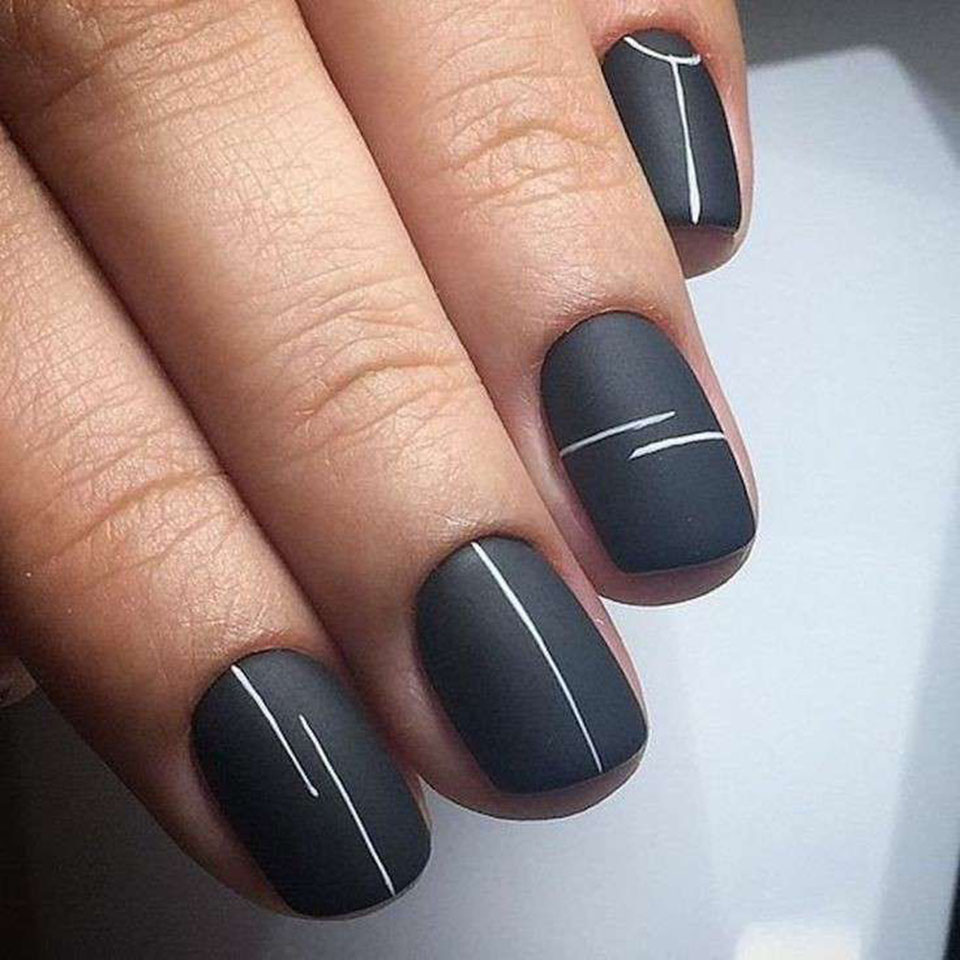 Mẫu nail kẻ sọc