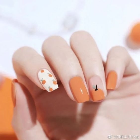 Nail cam họa tiết