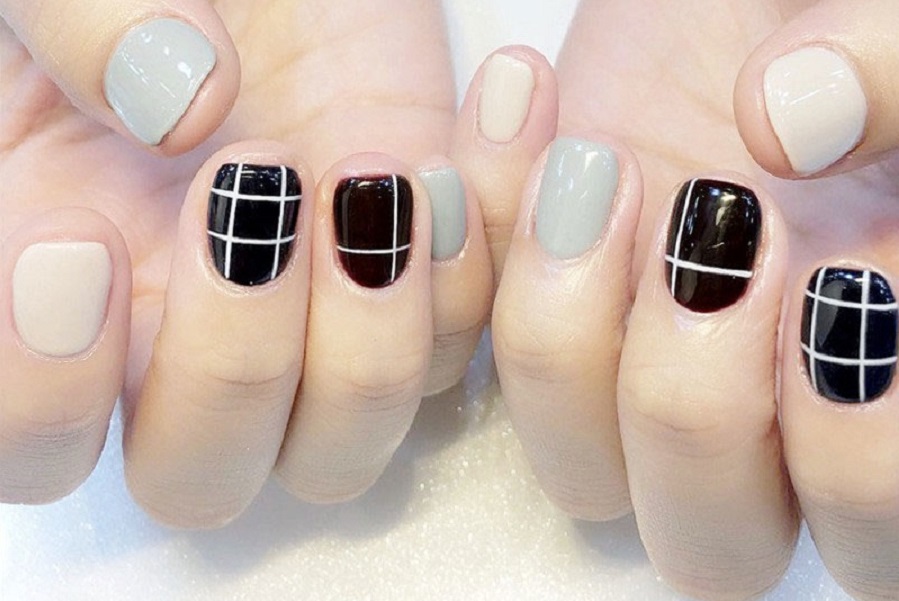 Những mẫu nail kẻ đẹp hot trend 2025