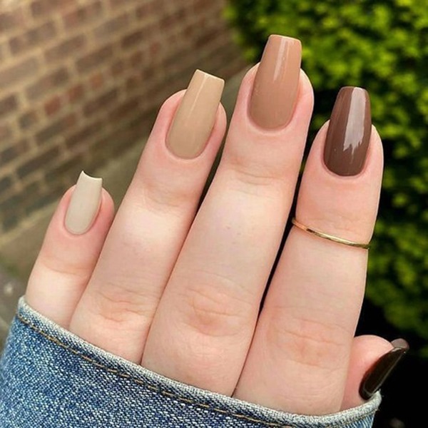 Nail nâu tây kết hợp màu nude